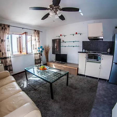 White House Apartment *